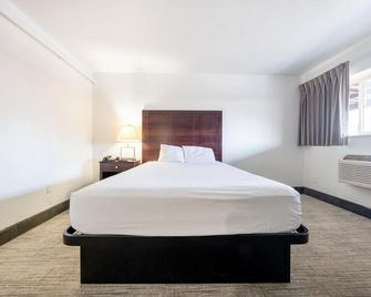 Banfield Studios By OYO Portland Or - Portland - Bedroom
