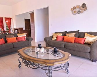 Sienna is Private, Tranquil, and Perfectly Located near Shoal Bay Beach! - Shoal Bay - Sala de estar