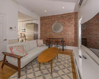 Deedee's Downtown Flats - Jersey City - Living room