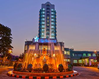 Sky Star Hotel - Rangoon - Byggnad