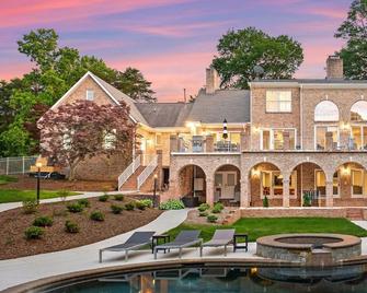 Shoreway Cove by Avantstay Waterfront, Pool, Dock - Huntersville - Building