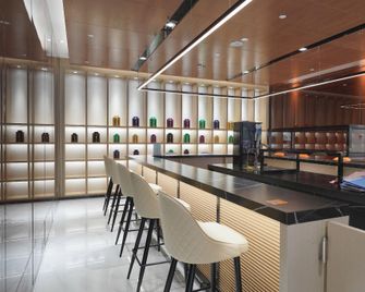 Days Inn by Wyndham Forbidden City Beijing - Pekín - Bar
