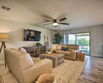 Putting Green, Community Perks Sun City West Home - Sun City West - Sala de estar