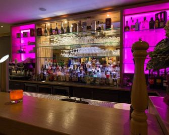 Hotel Parqéo Im A66 - Gelnhausen - Bar