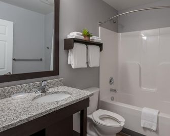 Stayapt Suites Alexandria-Fort Belvoir - Alexandria - Bathroom