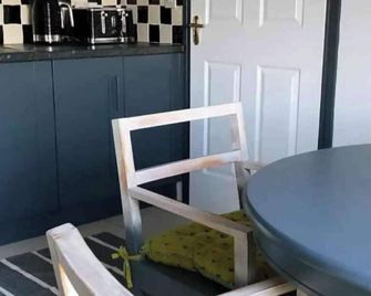3br Apartment - Sleeps 7 - Free Parking - Athy - Athy