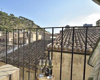 Modica Old Town Rooms - Modica - Balcony