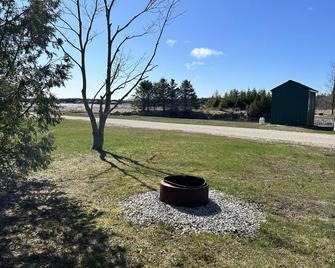 #19 Cozy and comfortable with a sunset view - Northern Bruce Peninsula - Golf course