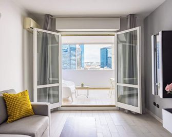 Casa Kenzo with parking by NapoliApartments - נאפולי - סלון