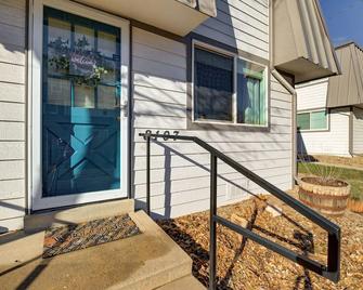 Comfy Family-size Townhome 2BR-5 People near Old town Arvada-10min walk - Arvada - Building