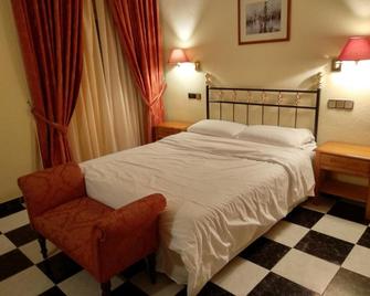 Hotel Sierra Oriente - Guadarrama - Bedroom