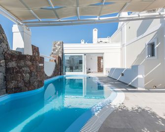Secret Earth Villas - Santorini - Kamari - Piscina