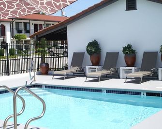 Travelodge By Wyndham Vallejo - Vallejo - Pool