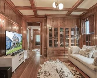 medical professional/short term rental - Bradford - Living room