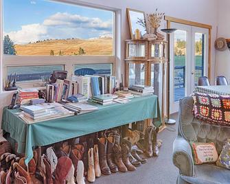 Behold the Cosmos Cabin at Eden Valley Guest Ranch - Oroville - Restaurant