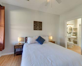 Eloy Vacation Rental with Community Pool and Courtyard - Eloy - Bedroom