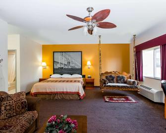 سوبر 8 باي ويندام سالينا - سالينا - غرفة نوم