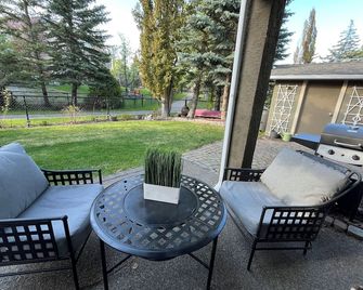 Calgary Lake House B&B - Calgary - Patio