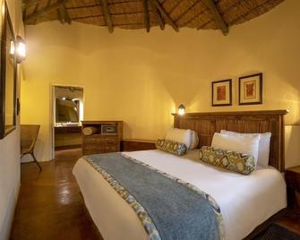 Bush Bungalows at Sun City Resort - Sun City Resort - Schlafzimmer