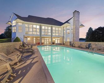Huge Crystal Lake 7 Acre Ranch W/Pool & Hot Tub - McHenry - Piscine