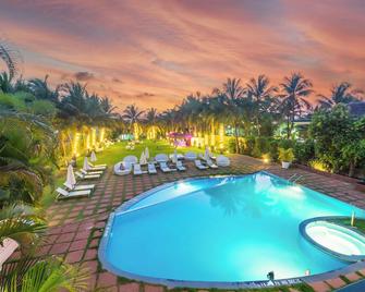 O Hotel Goa, Candolim Beach - קנדולים - בריכה