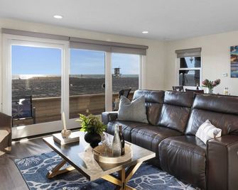 Balboa Breeze by Avantstay Beachfront Retreat + Ocean View - Newport Beach - Wohnzimmer