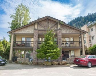 Dogwood Suite 2 Beds And Walkable to Lak - Harrison Hot Springs - Building