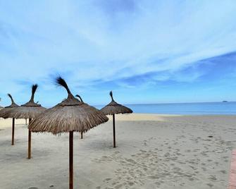 Holiday studio apartment near the beach and city centre - Gibraltar - شاطئ