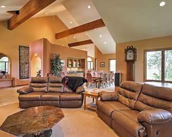 Spacious Home Mtn Views, 2 Mi to Steamboat Resort - Steamboat Springs - Sala de estar