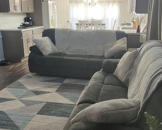 Wildwood Retreat - Newly remodeled - Boscobel - Living room