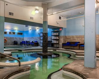 Solara 2br Retreat - Pool - Hot Tub & Resort Perks - Canmore