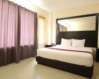 Airport Kuta Hotel and Residences - Kuta - Bedroom