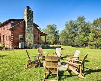 Cozy Log Cabin Getaway w/ Fire Pit + 3 Acres! - Ruckersville - Patio