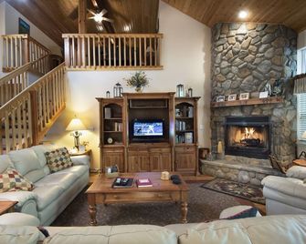 2A The Terry Cabin - North Wawona - Living room