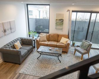 Navien Nooks Unit 3 - Salt Lake City - Salon