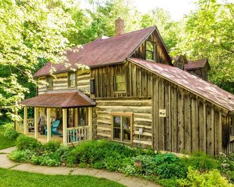 Relax Amidst Nature On Clear Creek - New Albin - Edificio