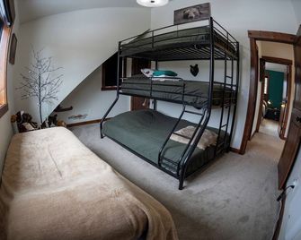 Family friendly mountain getaway - Jefferson - Bedroom
