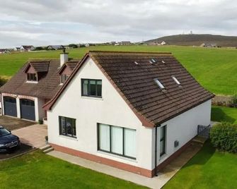 Aultnagar Accommodation - Kirkwall - Building