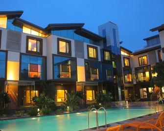 OYO 1968 Hotel Krishna Park Resort - Rajkot - Edificio