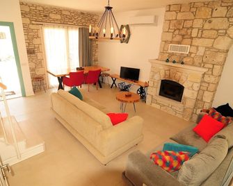 Alacati Eldoris Hotel - Alacati - Ruang tamu