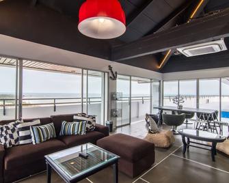 Thalay Cha Am Dorm Room of 6 Beds, A Co-living With Million Dollar View - Cha-am - Living room