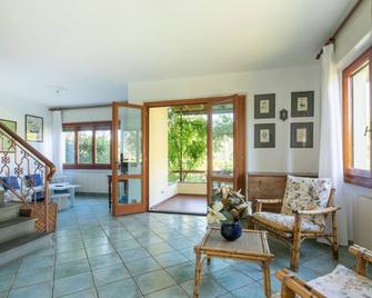 Villa Luia by Mmega - Marina Di Pietrasanta - Wohnzimmer