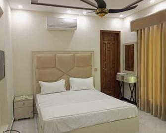 Dove Inn Family Residency - Lahore - Bedroom