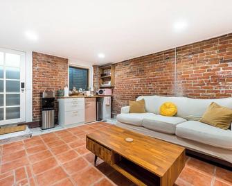 Cute/Cozy Basement Apartment in Old Denver’s Hip Cheeseman Park neighborhood! - דנבר