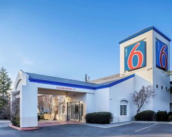Motel 6 Auburn Ca - Auburn - Gebouw