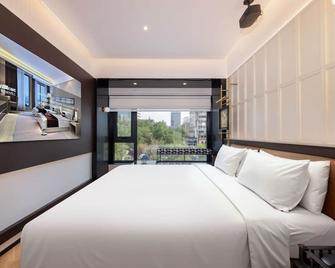 Beijing Tangfu Sanlitun BOUTIQUE Hotel---Breakfast, restaurant and bar, close to Tian'anmen Square Forbidden City Temple of Heaven, laundry, gym, robot, ticket service, located in city center Metro line 2, one station to Airport Express - Beijing - Bedroom
