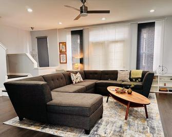 Modern Condo in the Heart of Carmel IN - Carmel - Living room