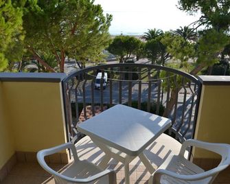 Hotel Quattro Palme - Tortoreto - Balkón