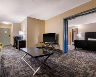 Quality Inn & Conference Centre - Orillia - Schlafzimmer