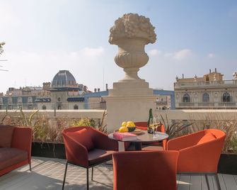 Casagrand Luxury Suites - Barcelona - Balcón